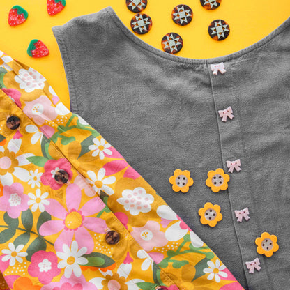 Yellow Daisy Small 5/8" Buttons