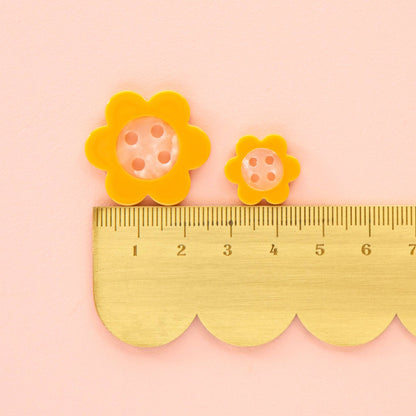 Botones grandes de margarita amarilla de 2,5 cm