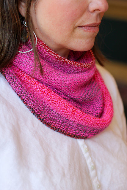 Hand In Hand Cowl 2.0 Pattern